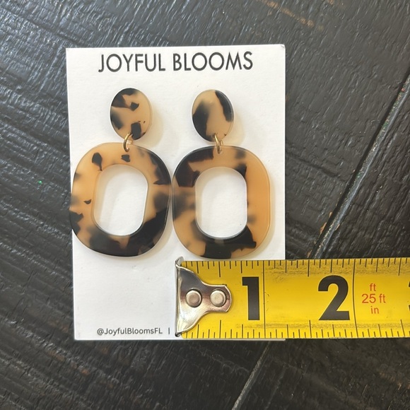 🎈4 LISTINGS FOR $20!! Geometric Tortoise Marble Pattern Drop Earrings - Picture 3 of 4